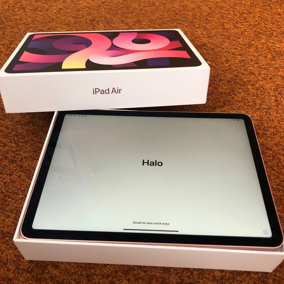 Brand new iPad Air 4th Generation; 2020 - Picture 4 of 7